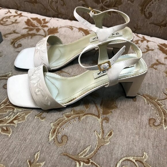 GORGEOUS Champagne Satin Ankle-Strap Sandals, Embroidered Formal Pump Dress Shoe - Picture 9 of 16